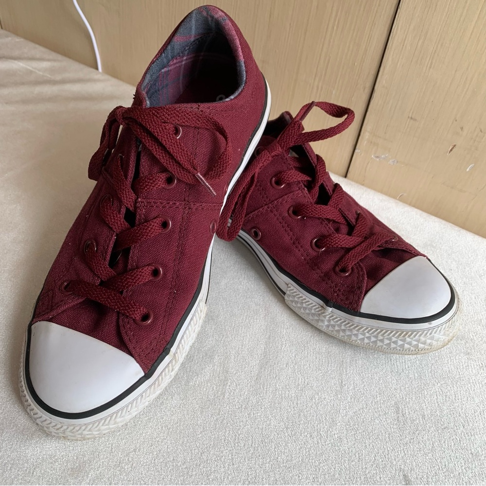 Converse All Star low burgundy maroon dark red women’s 6